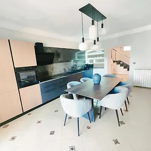 Regina Apartment